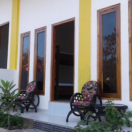 Tarsan Homestay Labuan Bajo Exterior photo