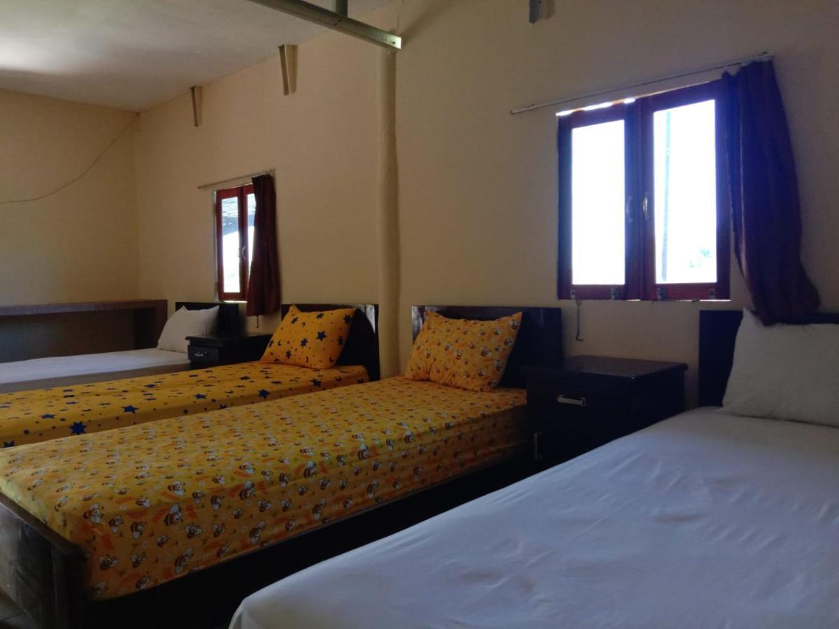 Tarsan Homestay Labuan Bajo Exterior photo