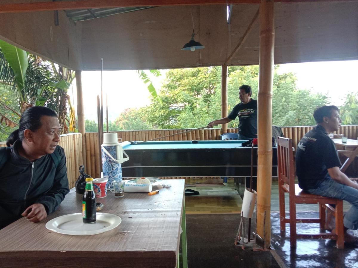 Tarsan Homestay Labuan Bajo Exterior photo