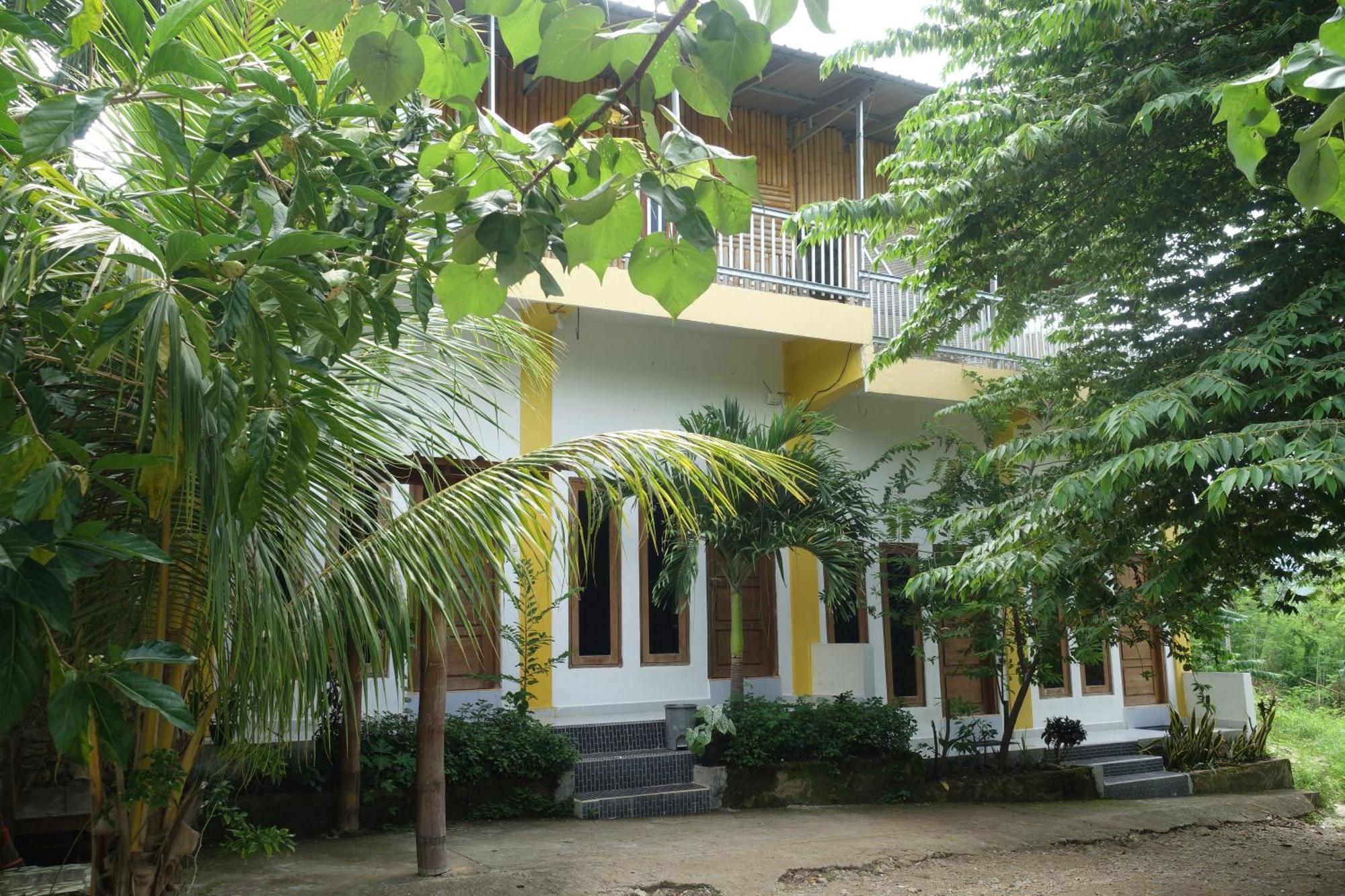 Tarsan Homestay Labuan Bajo Exterior photo