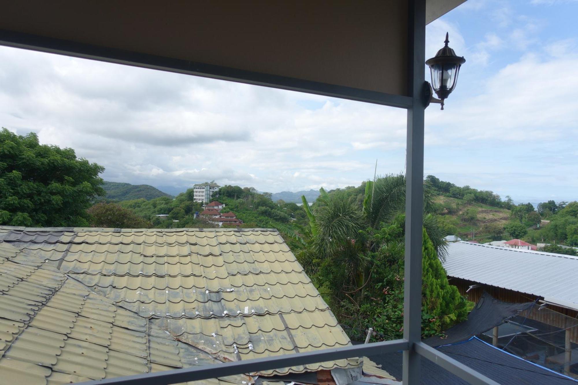 Tarsan Homestay Labuan Bajo Exterior photo