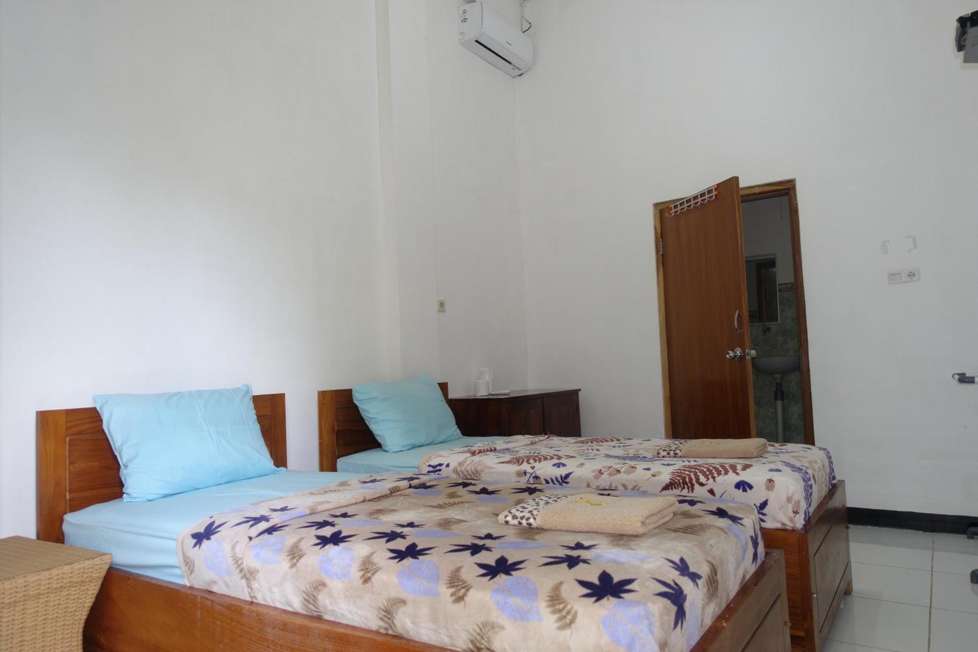 Tarsan Homestay Labuan Bajo Exterior photo