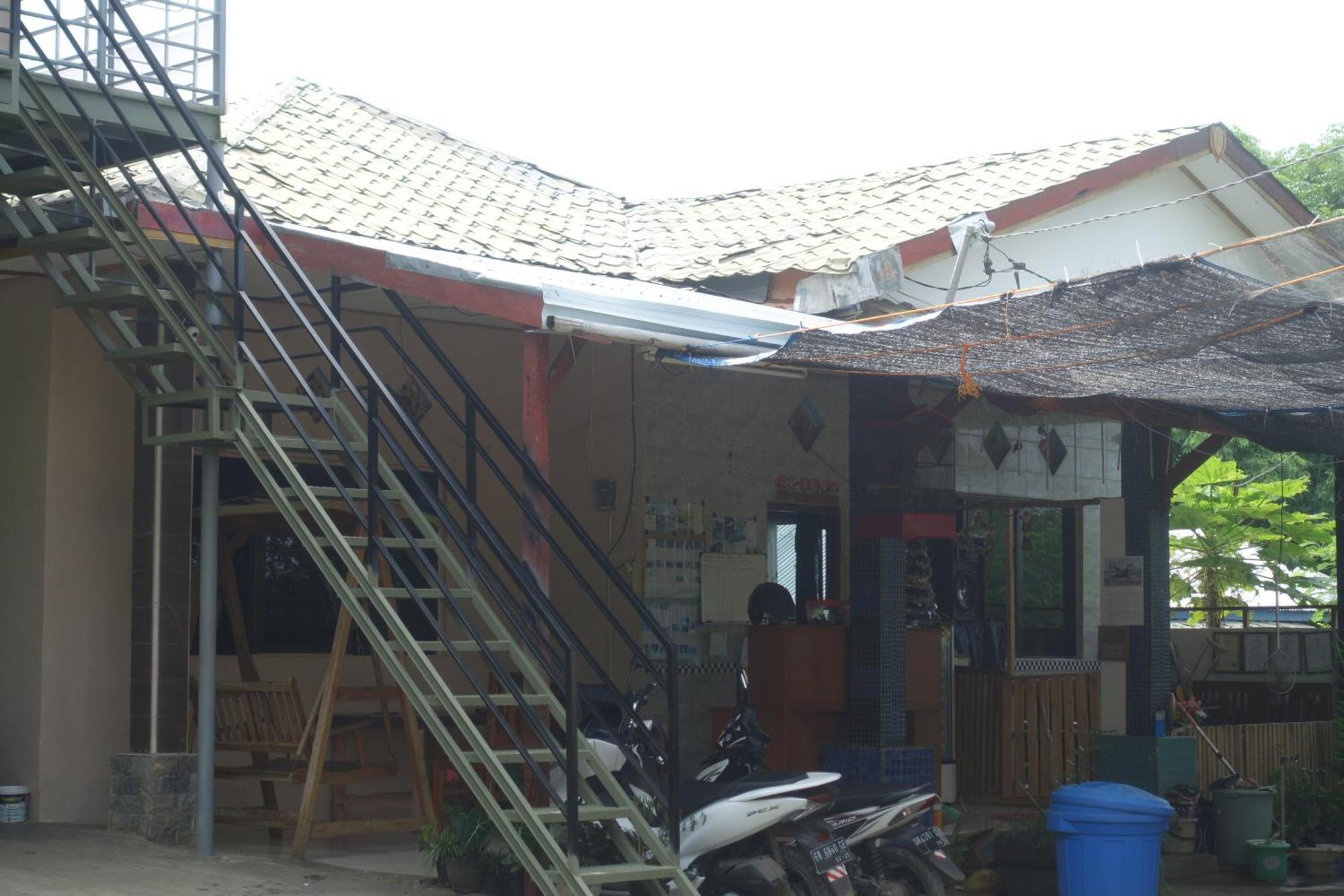 Tarsan Homestay Labuan Bajo Exterior photo