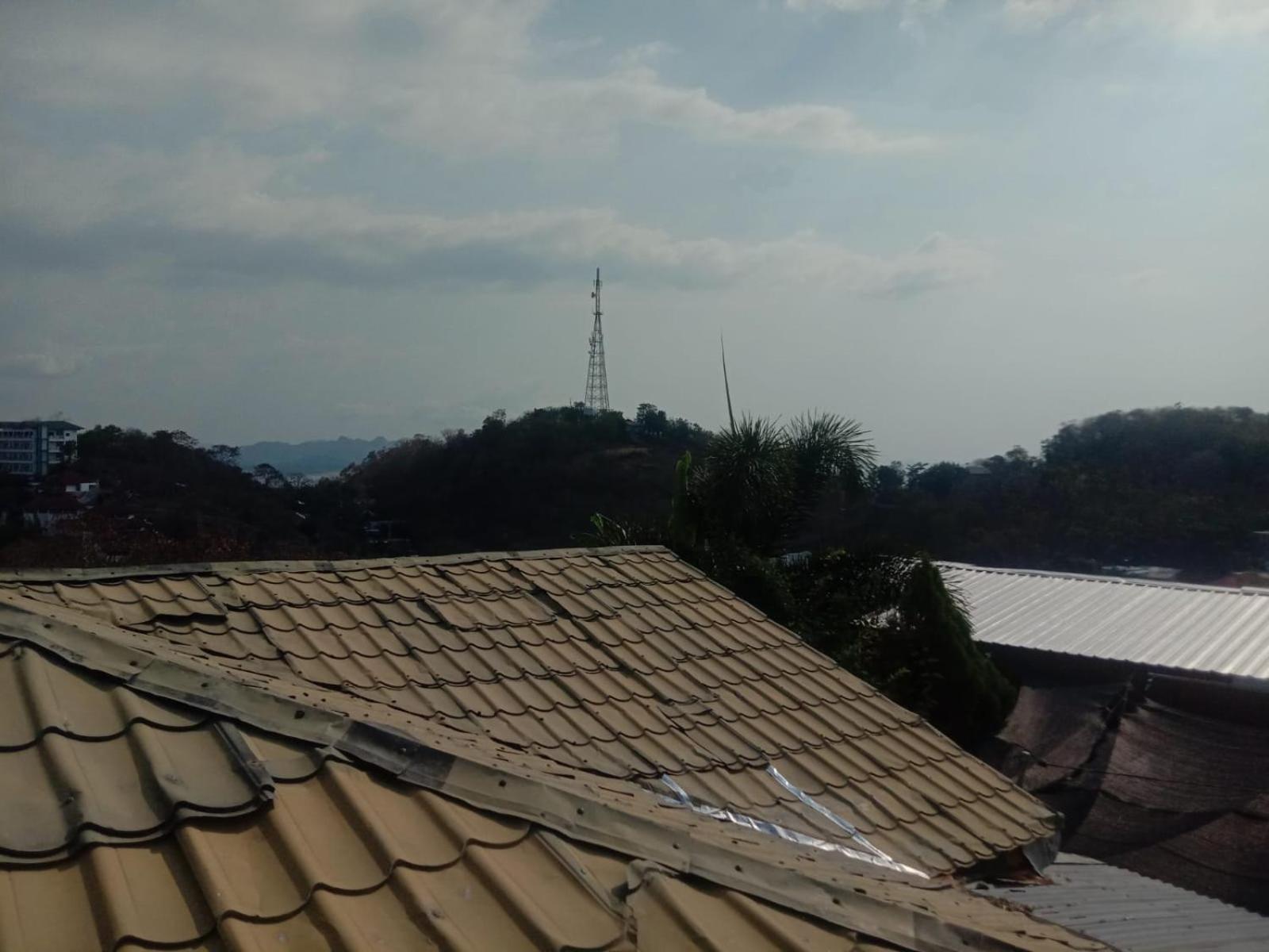 Tarsan Homestay Labuan Bajo Exterior photo