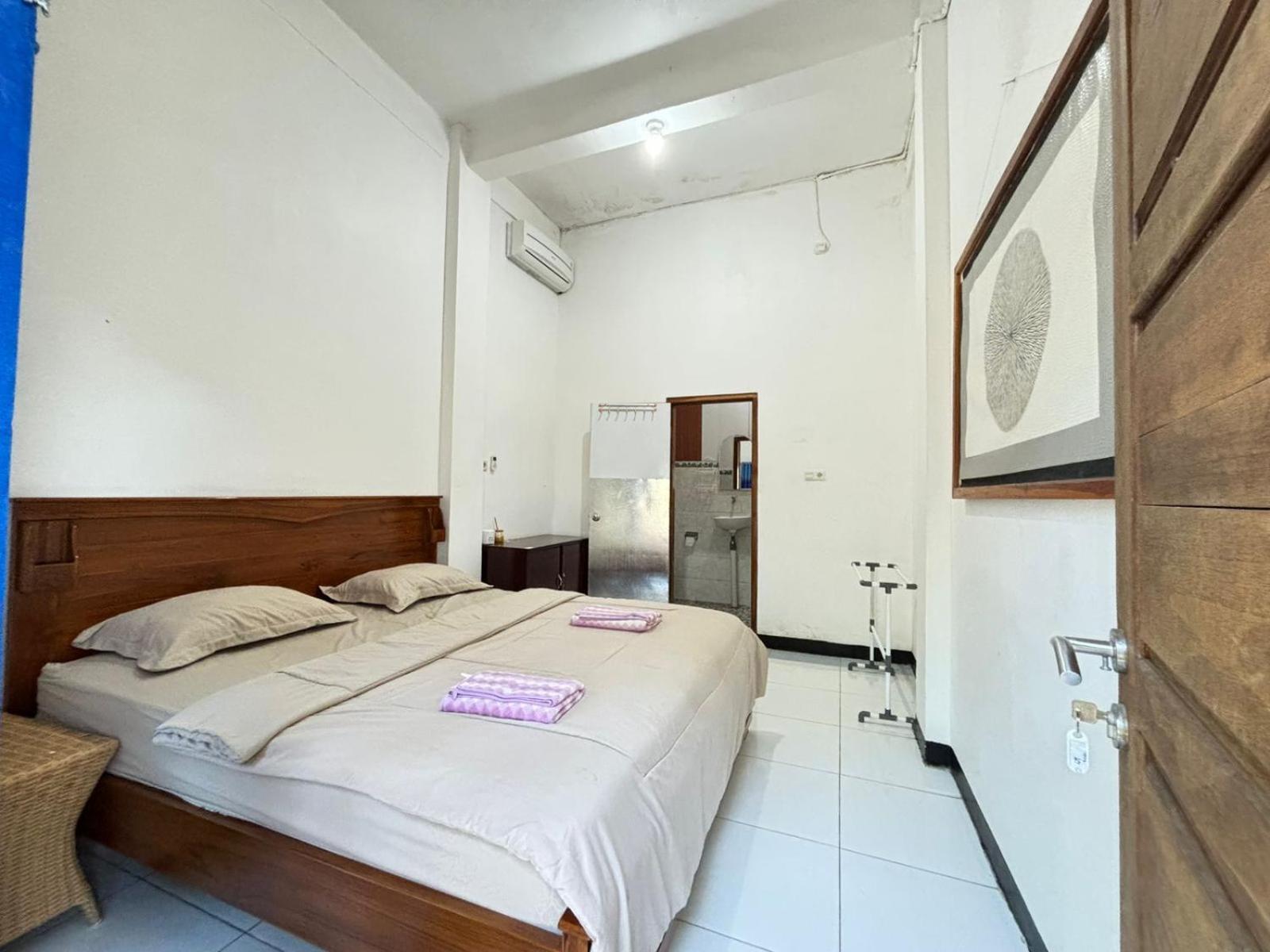 Tarsan Homestay Labuan Bajo Exterior photo