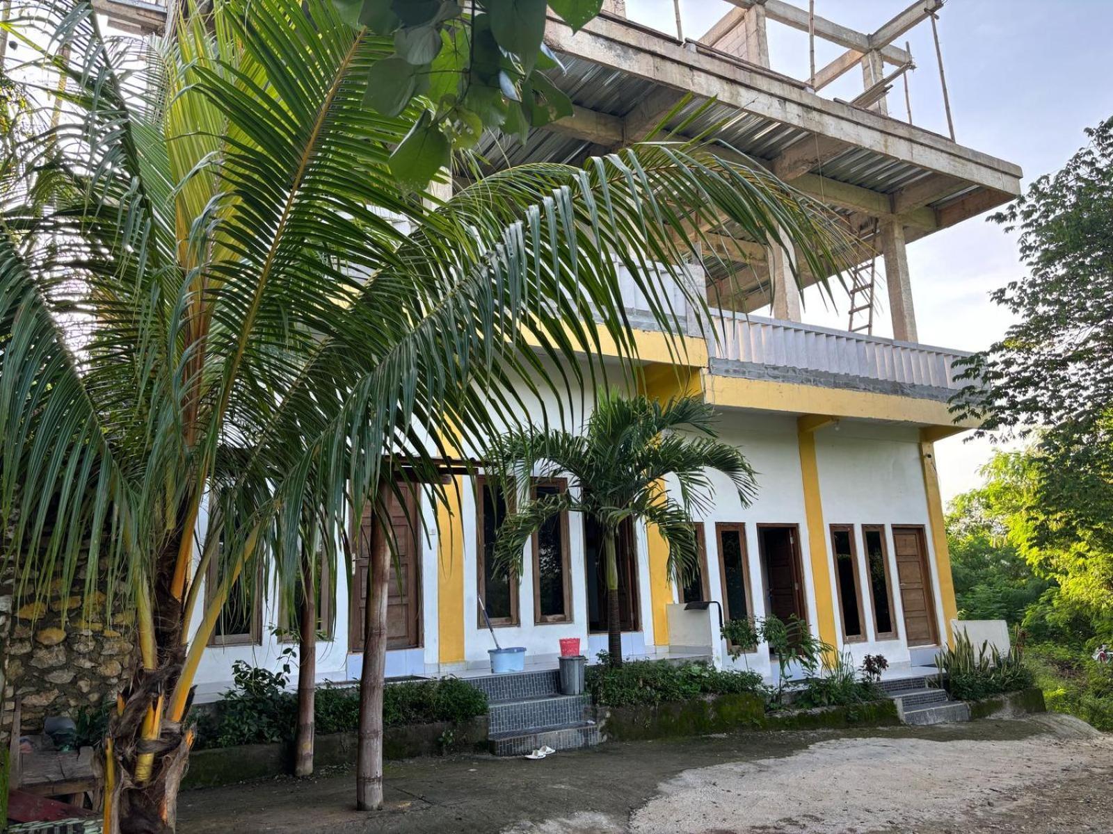 Tarsan Homestay Labuan Bajo Exterior photo