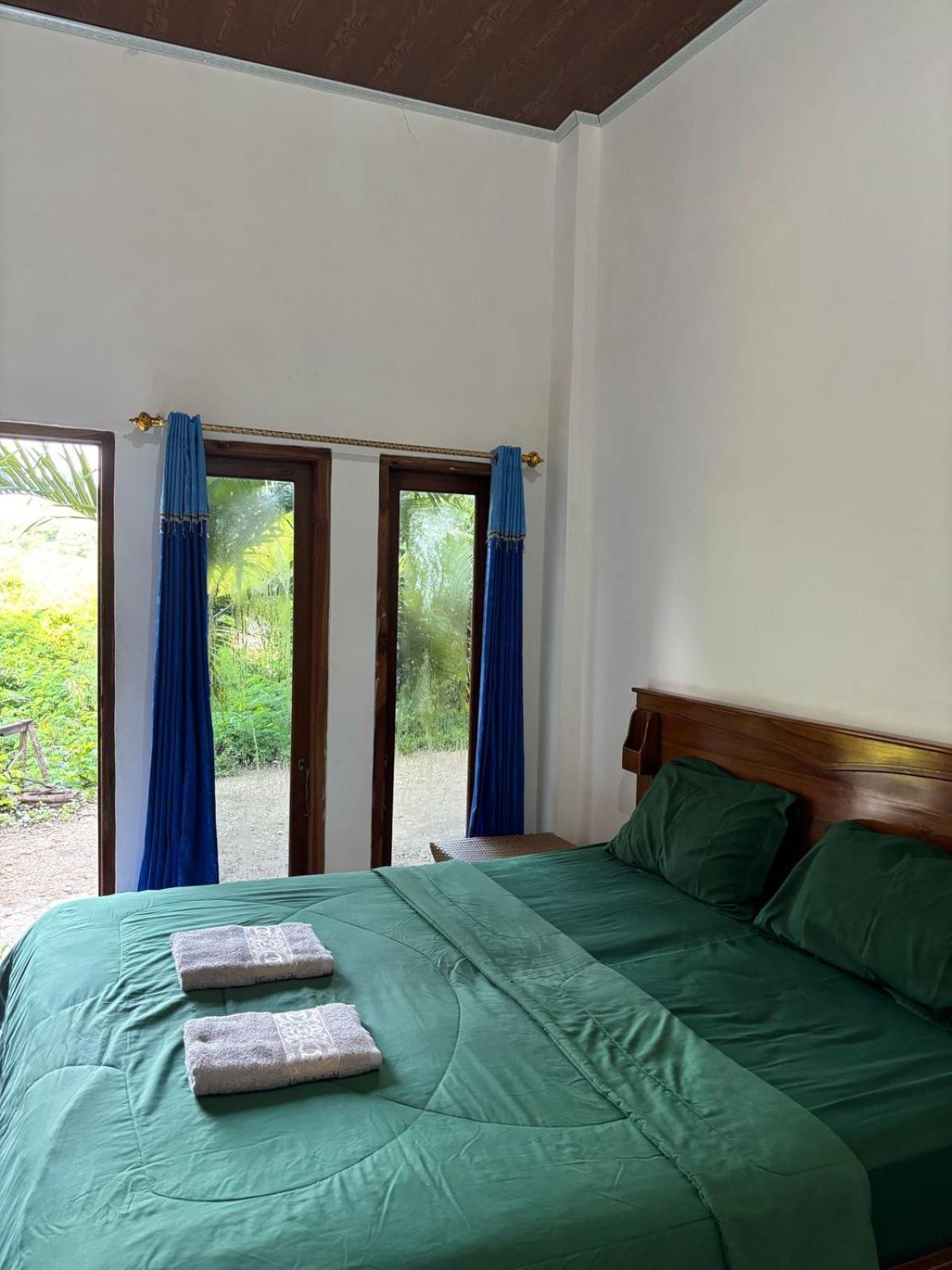 Tarsan Homestay Labuan Bajo Exterior photo