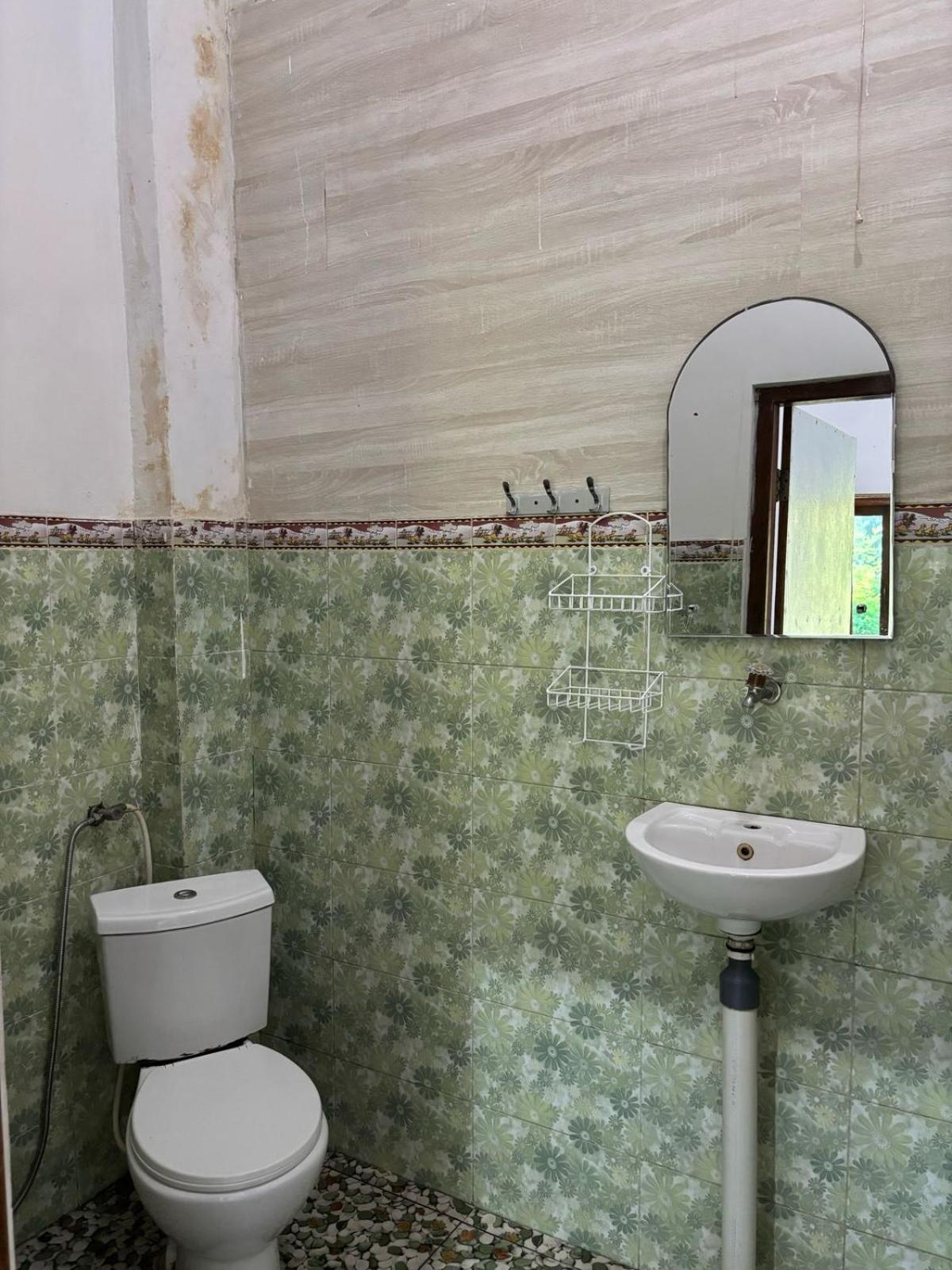 Tarsan Homestay Labuan Bajo Exterior photo