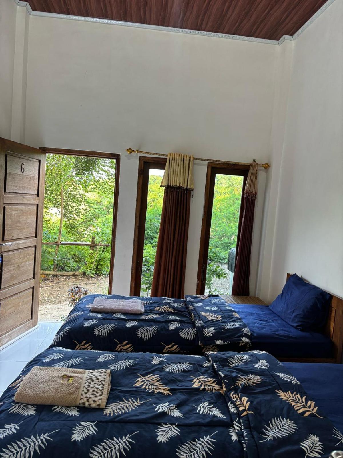 Tarsan Homestay Labuan Bajo Exterior photo